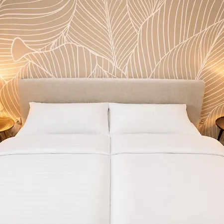 Center - Serviced Boutique - Urban Flats Апарт-отель 3*