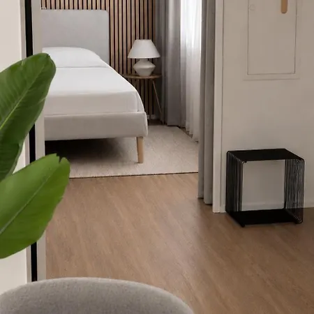 Center - Serviced Boutique - Urban Flats Апарт-отель